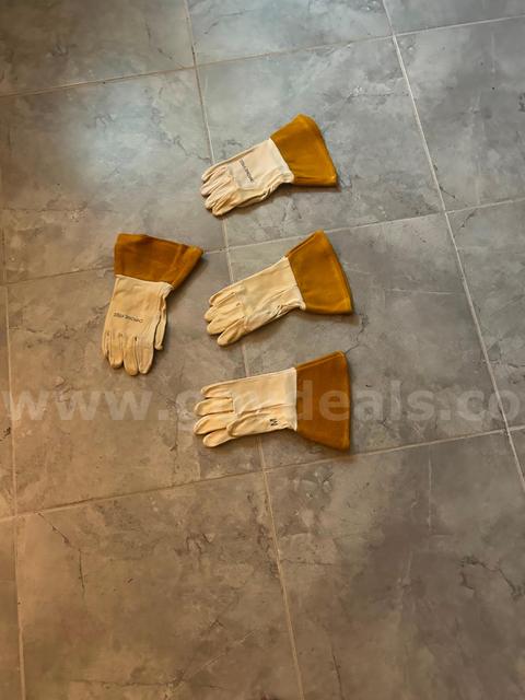 LOT - 30 Pairs of New Work Gloves & Shovel
