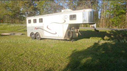 2002 SOONER REVOLUTION 3 HORSE SLANT WEEKENDER