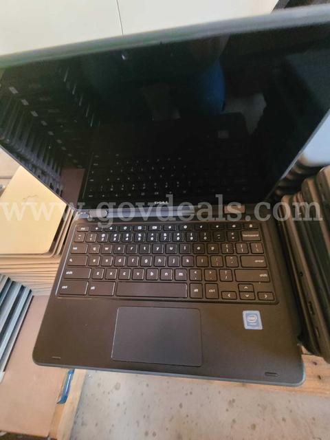 lot of 72 Chromebooks from HP and Dell.