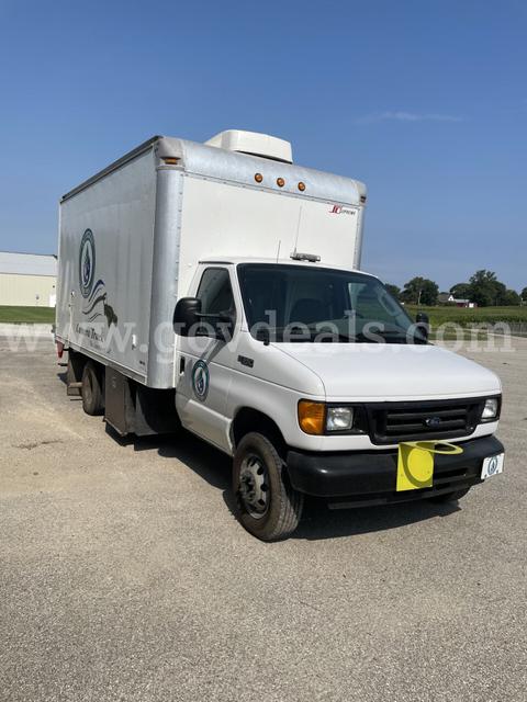15 foot 2004 Ford F350 box van. With IBAK Camera system MIDI
