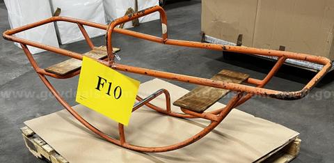 **** KIDS OUTDOOR METAL SEE-SAW /TEETER-TOTTER **** (I)