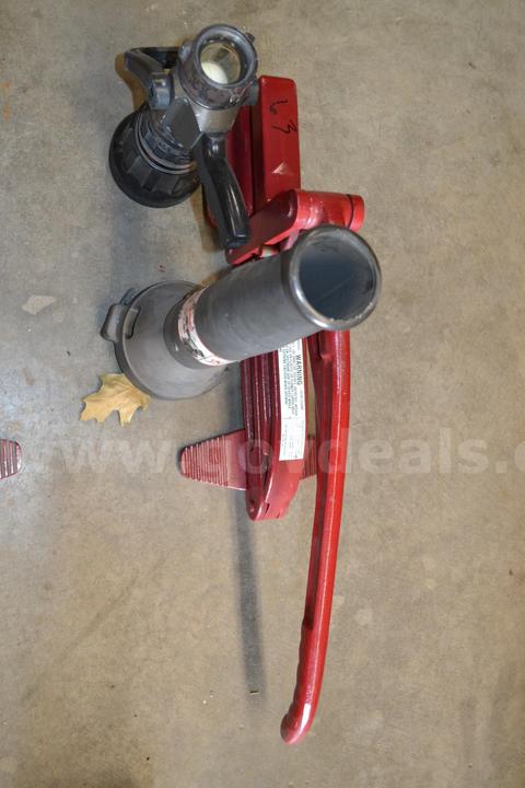 Lot to include lever style hose clamp, 1.5" fog nozzle, nozzle foam tube