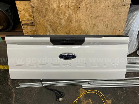 LOT OF 4 TAKEOFF TAILGATES 2026 FORD F350 SUPER DUTY