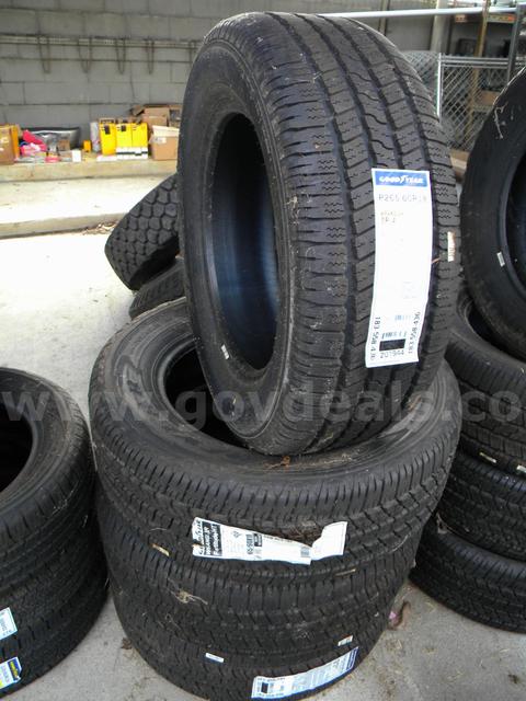 Set of 4 New Goodyear Wrangler SR-A Tires P265-60R18