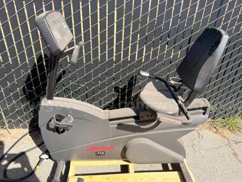 Life Fitness Lifecycle R9i Recumbent Exercise Bike