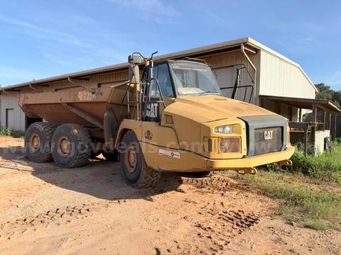 2014 CATERPILLAR 725 ARTICULATED DUMP TRUCK