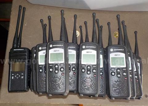 20 x Motorola DTR650 & DTR700 Walkie Talkies with chargers and belt clips