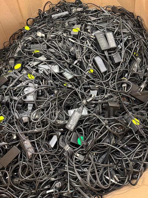 2 Pallets Over 3000x Blue Tip L25296 HP AC-adapters 45 Watt 19.5V and Some USB C