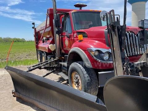 2010 International 7600 SBA 6X4 Truck with Plow & Combination Dump Body/Spreader