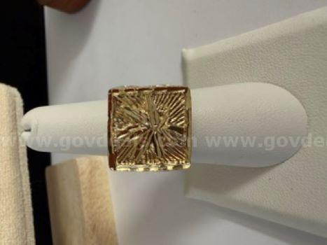 Attractive, Men's, 24k Gold, Size 7 1/2, Marijuana Diamond Cut Ring
