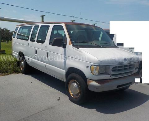 Ford E350 XL Super Duty Wagon Van - 1FBSS31L4XHA47092