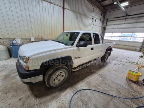2007 Chevrolet Silverado Classic 2500HD Work Truck Ext. Cab 4WD