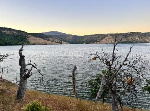 Rare Klamath River Copco LAKEFRONT 2.8 Acre Property!