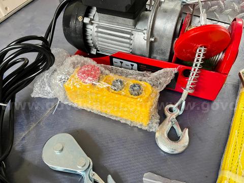 FREE SHIPPING New Electric Hoist w/ Remote Control 440 lb Capacity 110V Material Lift Tool