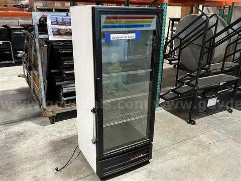 True Refrigerator Lot A-915