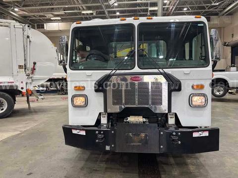 2018 Peterbilt 520 Garbage Truck