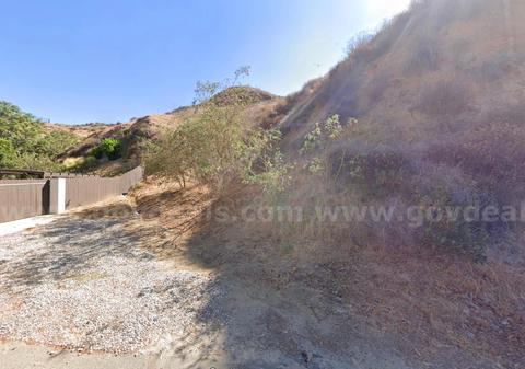 0.12 Acre Vacant Residential Lot on Paved Road in Santa Clarita Area, Los Angeles County, State of California.