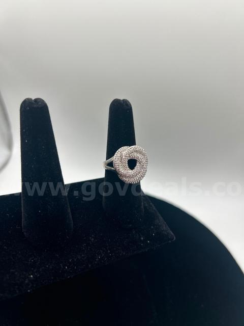 Gorgeous, Rhodium Clad (Silver) Size 8, CZ, Cocktail Ring.Read⬇️