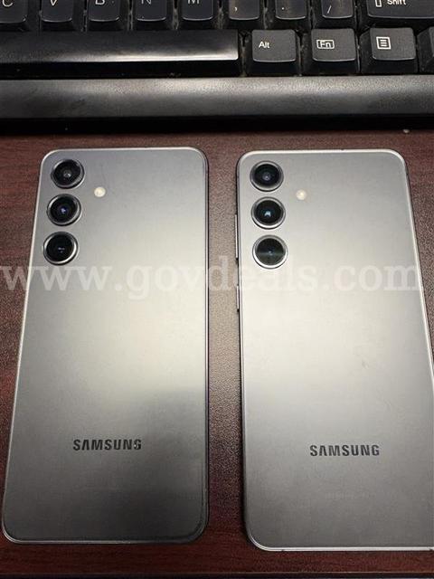 Lot of (2) Samsung S24