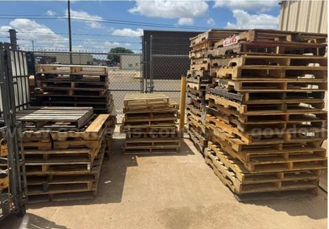Lot of 63(+/-) Wood Pallets: Lubbock, TX