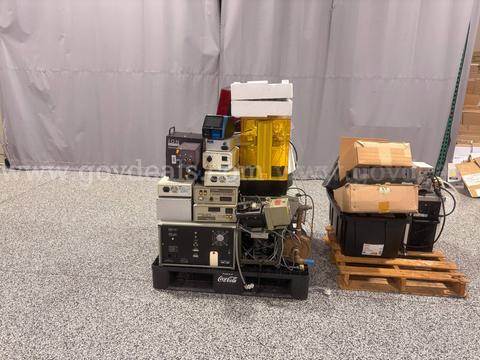 Pallet of miscellaneous lab equipment