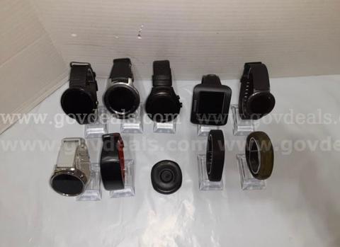 Lot of 9 - Samsung Galaxy / Nike / Razer / Huawei / Motorola  Watch Bluetooth Smart watches