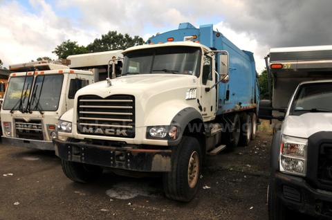 2013 Mack Granite GV-713 Garbage Truck
