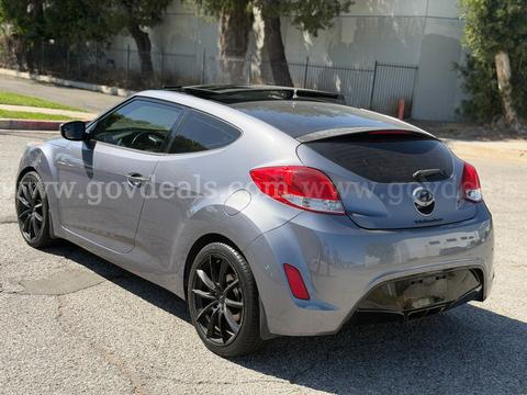 2016 Hyundai Veloster Base 6AT