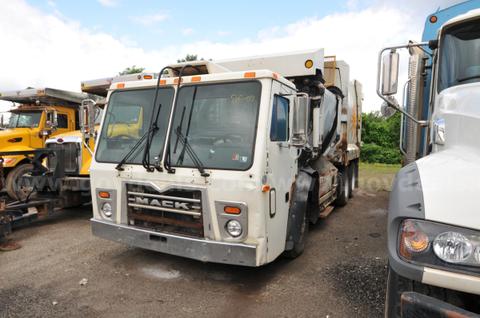 2016 Mack LEU600 Garbage Truck