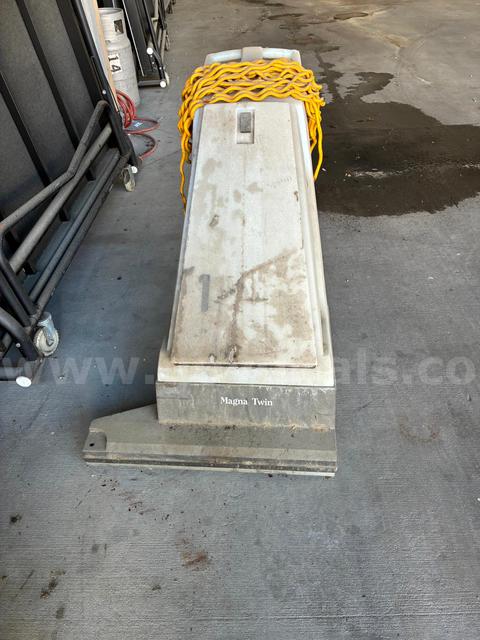 Tennant Co Magna Twin Wide Area Carpet Extractor MT3000