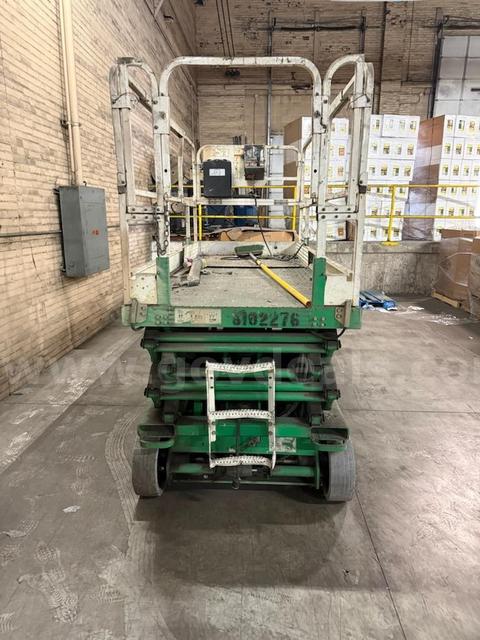 JLG 2646E2 Scissor Lift - Works with 4 NEW Batteries