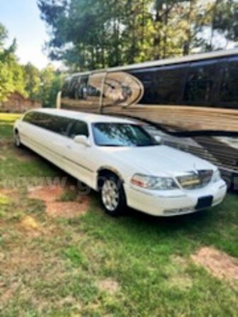 2008 Lincoln Town Car Stretch Limousine β 8 Passenger β Exceptionally Clean