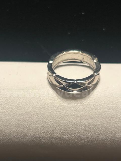 Size 05, Rhodium Clad (Silver), Chevron-cut Band