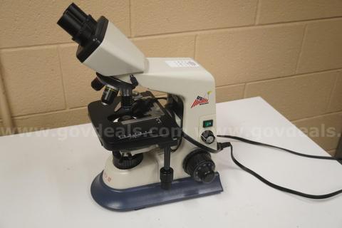 US Micro Micro III Objective Microscope