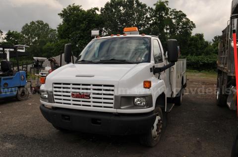 2008 GMC C5C042 Utility Truck w/ Crane    LOW MILEAGE!!!