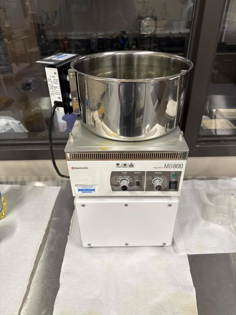 Yamato MB800 Magnetic Stirrer with BO500 Oil Bath, 5.2L Capacity, 701,200 rpm, 199C Max