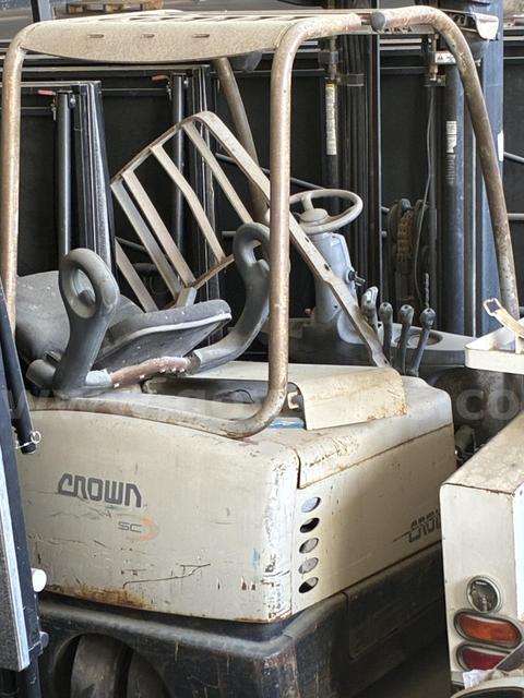 Crown Forklift SC4040-35 - Hobart Charger Included