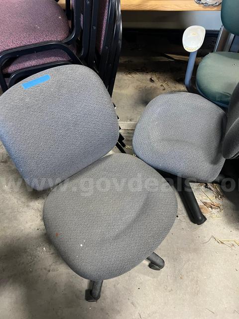 Lot of approx 18 Gray office chairs on wheels