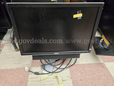 LOT of 8 Dell 20" Monitors