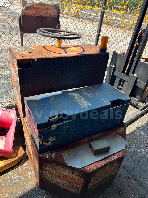 1Taylor Dunn Tractor Tow Motor