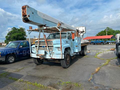 1988 FORD f800 bucket truck   elect #18