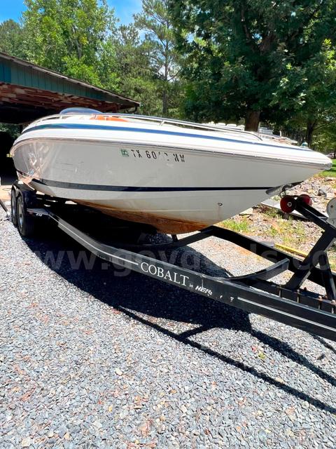 1997 Cobalt 23LS Bowrider with Volvo Penta Engine & Trailer – 816 Hours