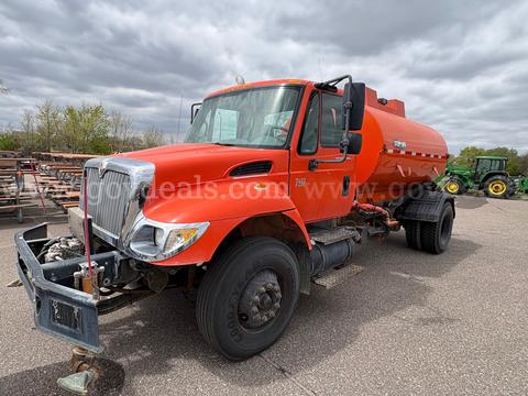 2007 International 7400 DT466 Water Tanker Truck