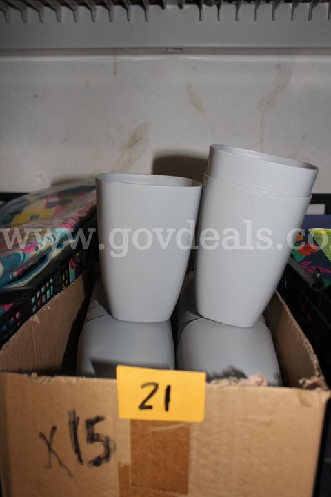 Mainstays Square 18Oz Grey Tumbler, Dishwasher & Microwave Safe, lot has 15 cups - government surplus lot currently bid at $1 in Garland, TX