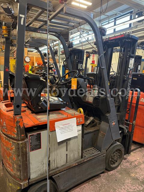 Lot of 5 Toyota FORKLIFTS