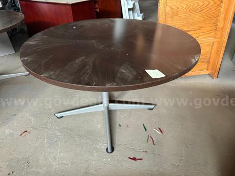 2 round tables 48 inches