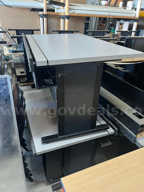 Lot of 18 computer desks