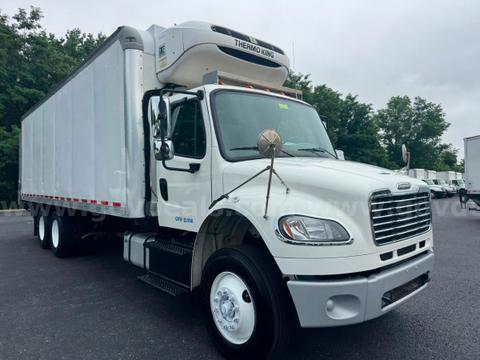2022 FREIGHTLINER M2 LOW MILE 26' TANDEM AXLE REEFER