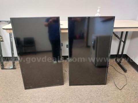 Lot of 2 Westinghouse 40" TVs