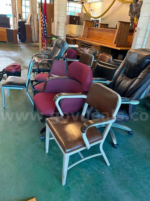 14 office chairs   lot 16